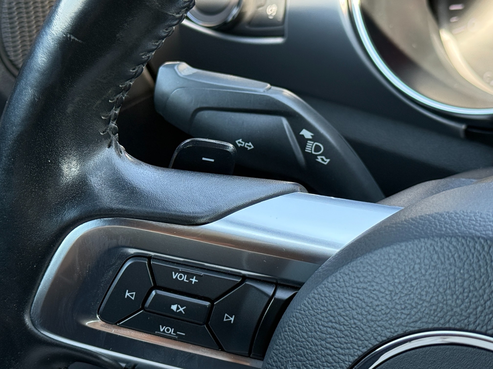 Ford Mustang 2.3 Ecoboost — fotoğraf 47